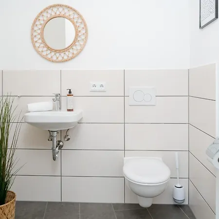 Apartament Fenjoy: Ferienapartment Mit Garten / Zentral / Bbq